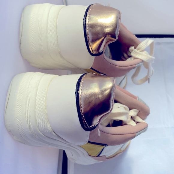 Like New, Tennis Shoes, Big Buddha brand, Women’s sz 8 - Picture 4 of 7